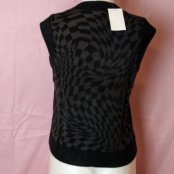 H&M Divided Gray and Black Grid Vortex Print Crew Neck Sweater Vest size Small - Picture 2 of 5